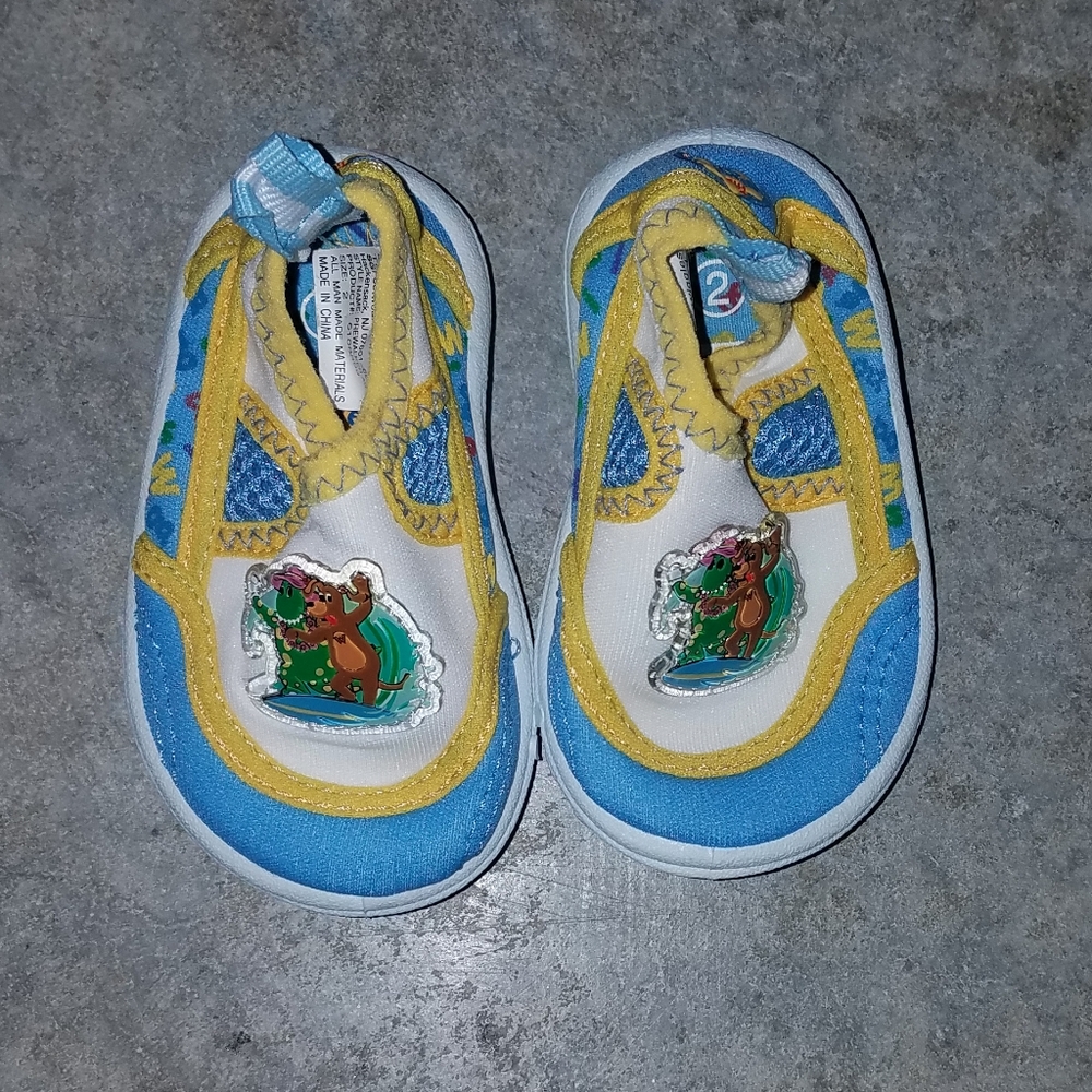 🌟The Wiggles blue water shoes size 2